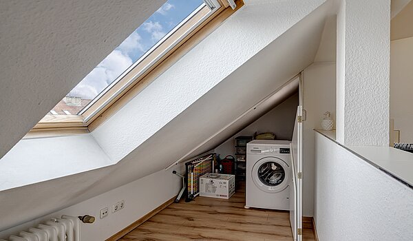 アティック・フラット（屋根裏） 部屋数 4.5 部屋 | München-Ludwigsvorstadt | 70461 | Wohnen / Essen