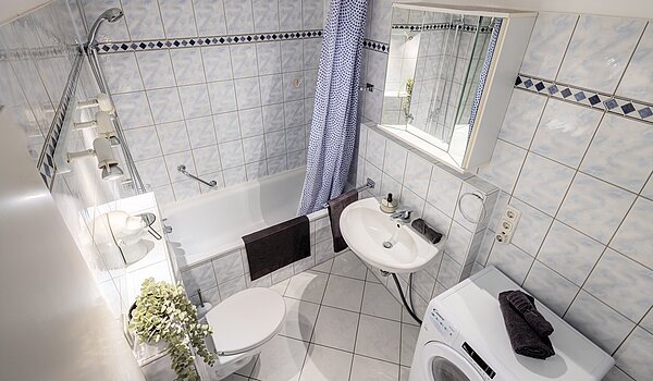 フラット 部屋数 3 部屋 | München-Bogenhausen | 70261 | Badezimmer mit Wanne