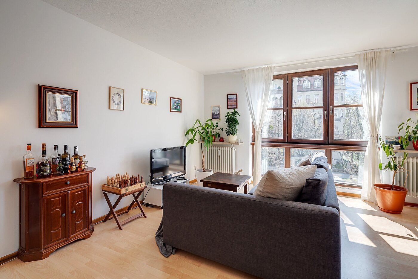 フラット 部屋数 2 部屋 | München-Neuhausen | 2003ML5 | Helles Wohnzimmer mit...