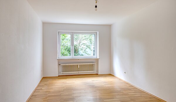 レイズド・グラウンドフロアー（一階が地表よりも高い） 部屋数 2.5 部屋 | München-Schwabing | 70441 | Schlafzimmer
