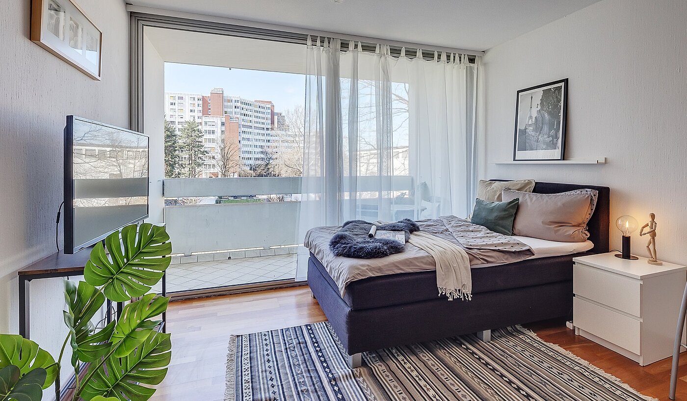 フラット 部屋数 1 部屋 | München-Bogenhausen | 2103ML6 | Hier der Blick Richtung Loggia