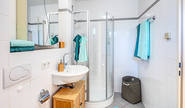 フラット 部屋数 2 部屋 | Haar | 70426 | ...mit Dusche