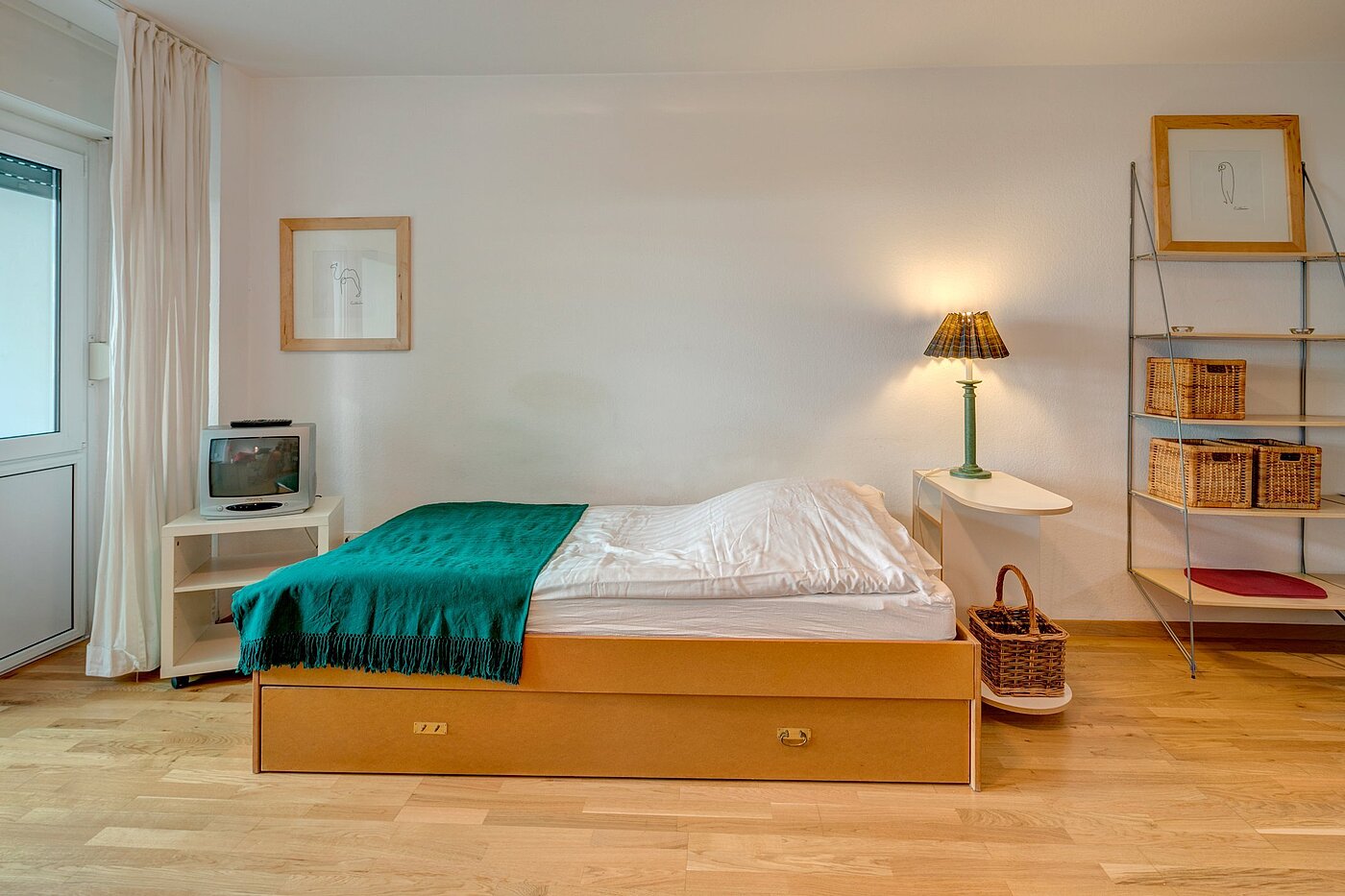 レイズド・グラウンドフロアー（一階が地表よりも高い） 部屋数 1 部屋 | München-Neuhausen | 1911ML10 | und Schlafen