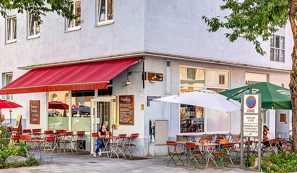 アティック・フラット（屋根裏） 部屋数 1 部屋 | München-Sendling | 700402 | Restaurants & Geschäfte