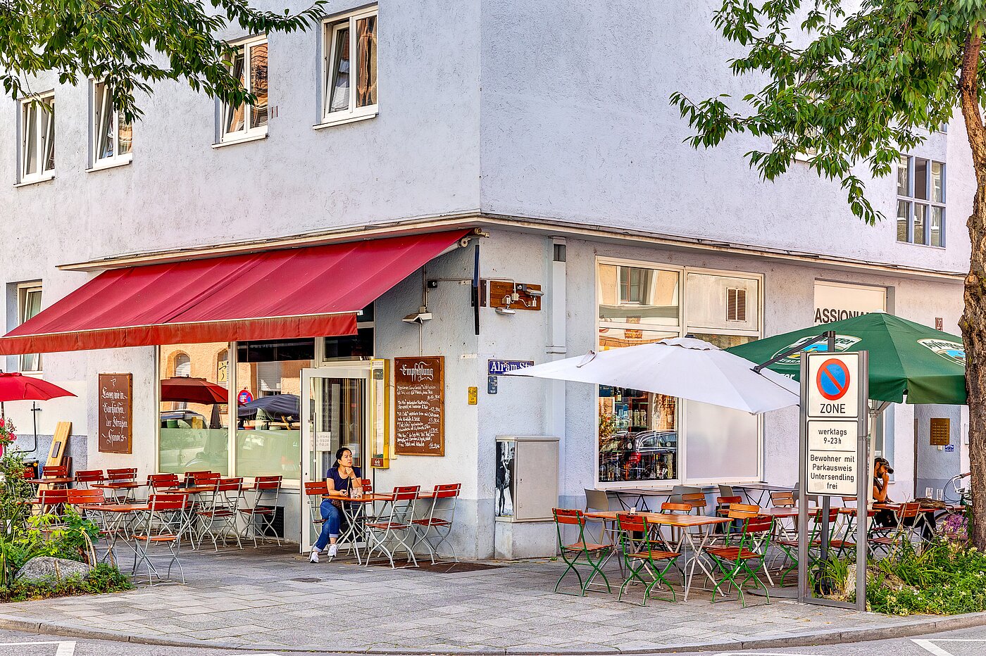 アティック・フラット（屋根裏） 部屋数 1 部屋 | München-Sendling | 700402 | Restaurants & Geschäfte