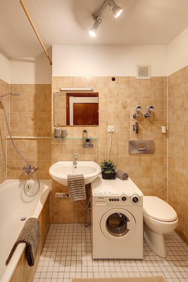 フラット 部屋数 2 部屋 | München-Neuhausen | 2012ML5 | Bad mit Duschwanne und WM