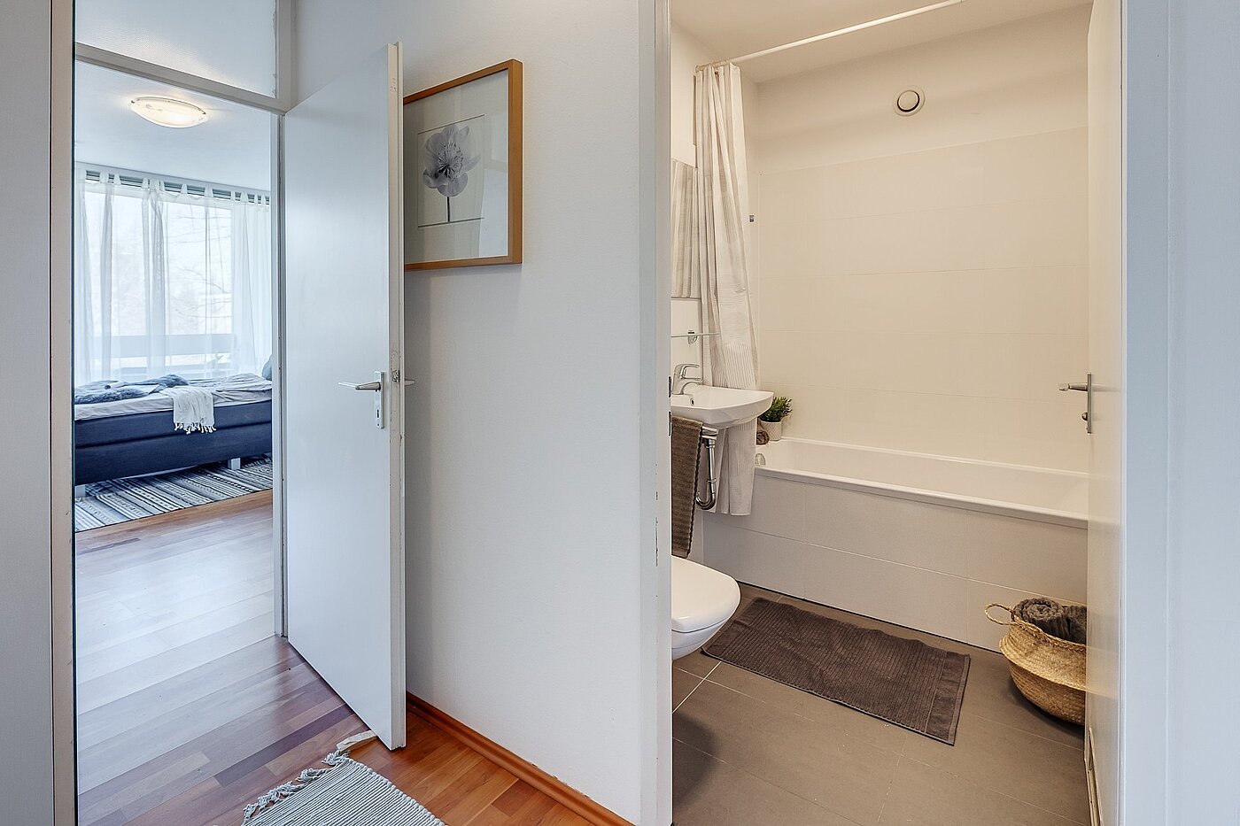 フラット 部屋数 1 部屋 | München-Bogenhausen | 2103ML6 | Blick ins Wannenbad