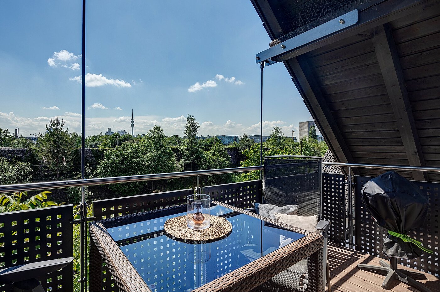アティック・フラット（屋根裏） 部屋数 3 部屋 | München-Hasenbergl | 1803ML5 | Balkon