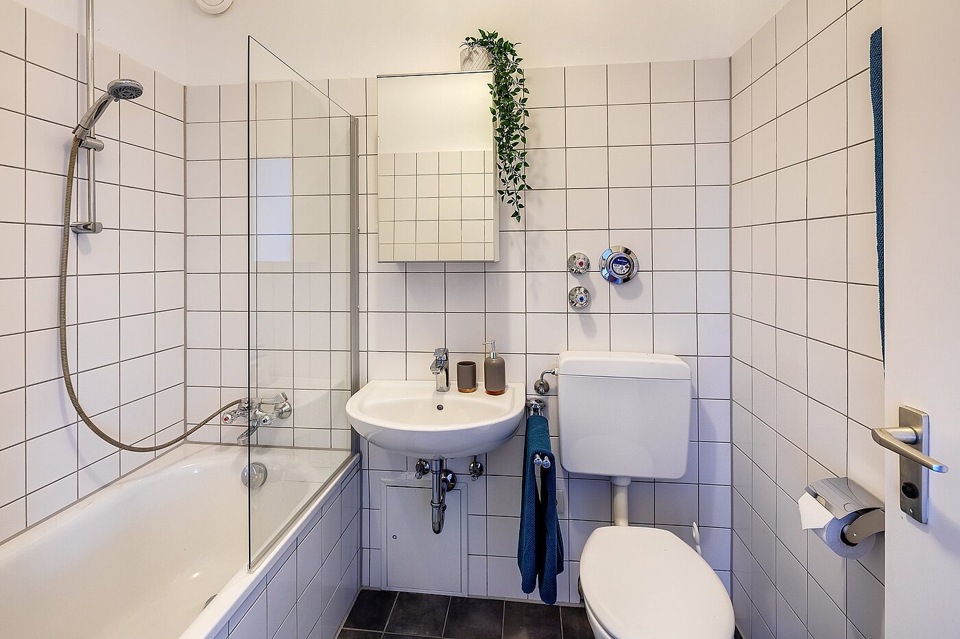 フラット 部屋数 1 部屋 | München-Schwabing | 2007ML2 | Bad mit Badewanne