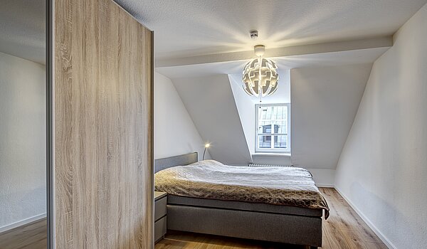 アティック・フラット（屋根裏） 部屋数 4.5 部屋 | München-Ludwigsvorstadt | 70461 | Schlafen 2