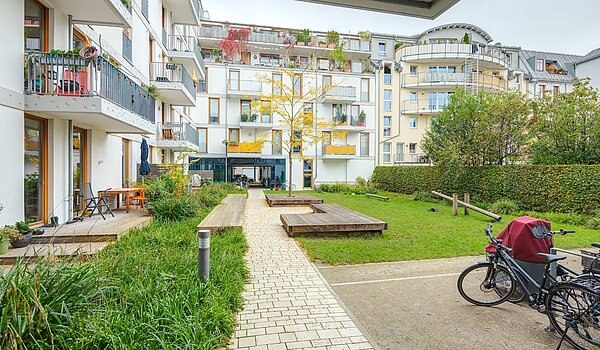 レイズド・グラウンドフロアー（一階が地表よりも高い） 部屋数 3 部屋 | München-Sendling | 2009ML8 | Gepflegter Innenhof