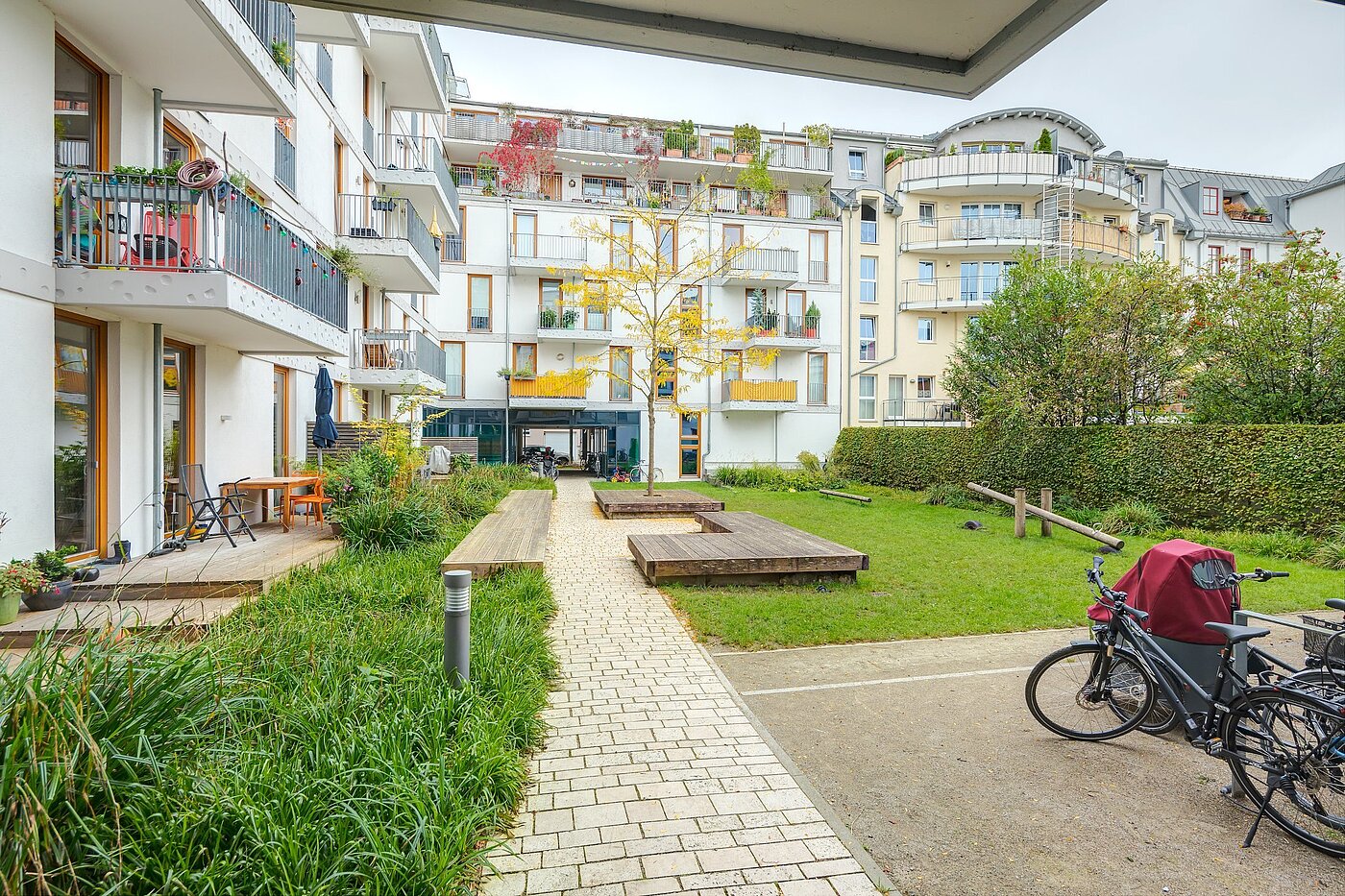 レイズド・グラウンドフロアー（一階が地表よりも高い） 部屋数 3 部屋 | München-Sendling | 2009ML8 | Gepflegter Innenhof