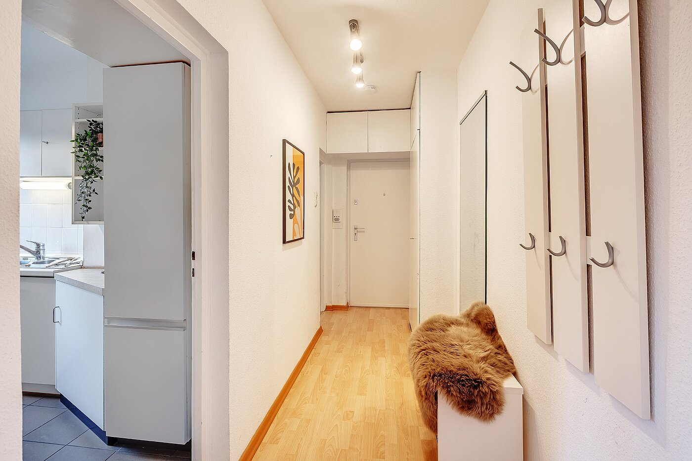 フラット 部屋数 1.5 部屋 | München-Schwabing | 2011ML3 | Flur mit Einbauschrank...