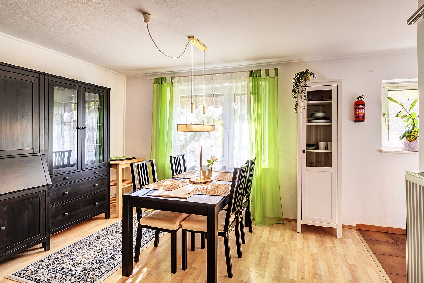レイズド・グラウンドフロアー（一階が地表よりも高い） 部屋数 1 部屋 | München-Bogenhausen | 70301 | Essbereich