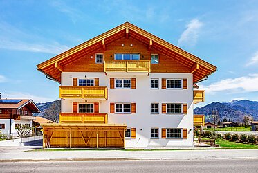 Südansicht des Mehrfamilienhauses Bad Wiessee: 新築同様の2ルームフラット - Tegernsee近く