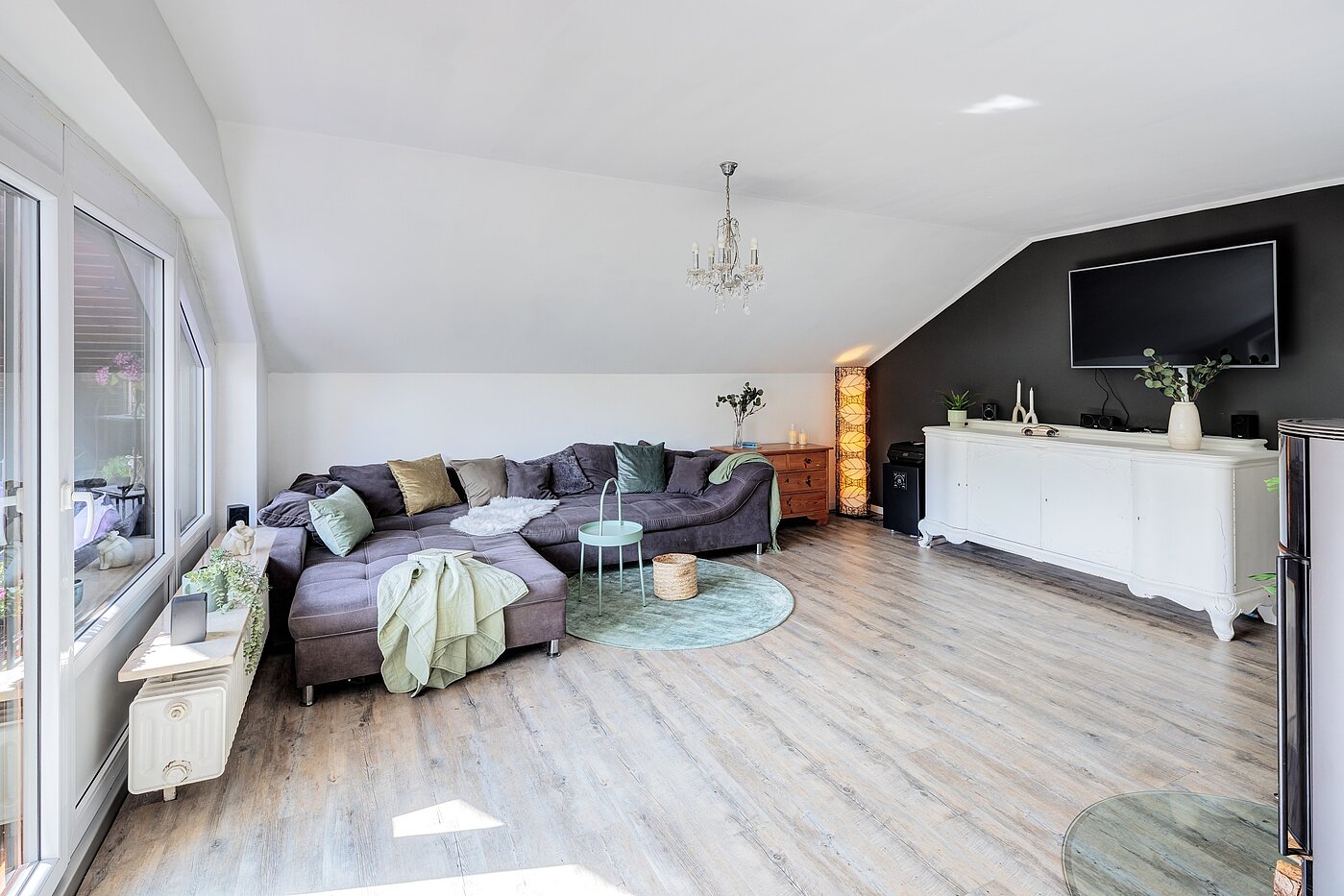 アティック・フラット（屋根裏） 部屋数 3 部屋 | Karlsfeld | 70217 | ...unterm Dach...