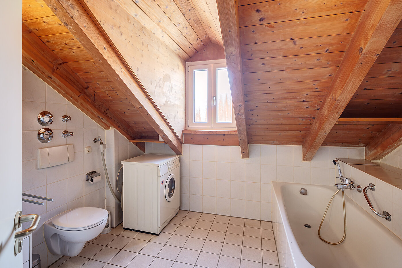 アティック・フラット（屋根裏） 部屋数 2 部屋 | 70314 | Bad