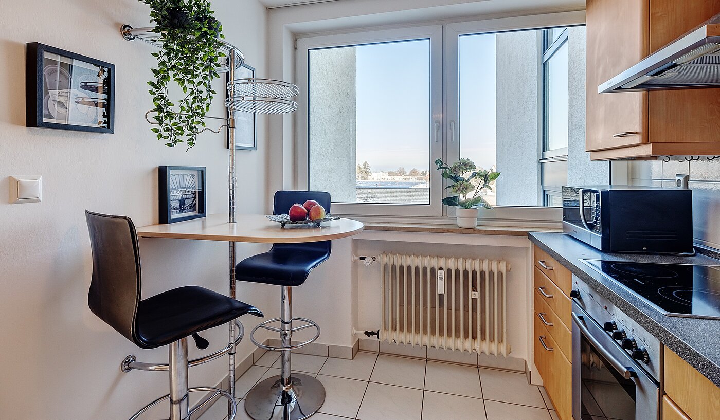 フラット 部屋数 3.5 部屋 | Haar | 2201ML5 | ...daneben liegender Küche