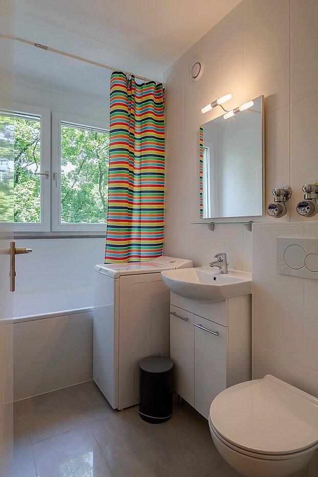 フラット 部屋数 2 部屋 | München-Maxvorstadt | 2105ML3 | Tageslichtbad mit Wanne