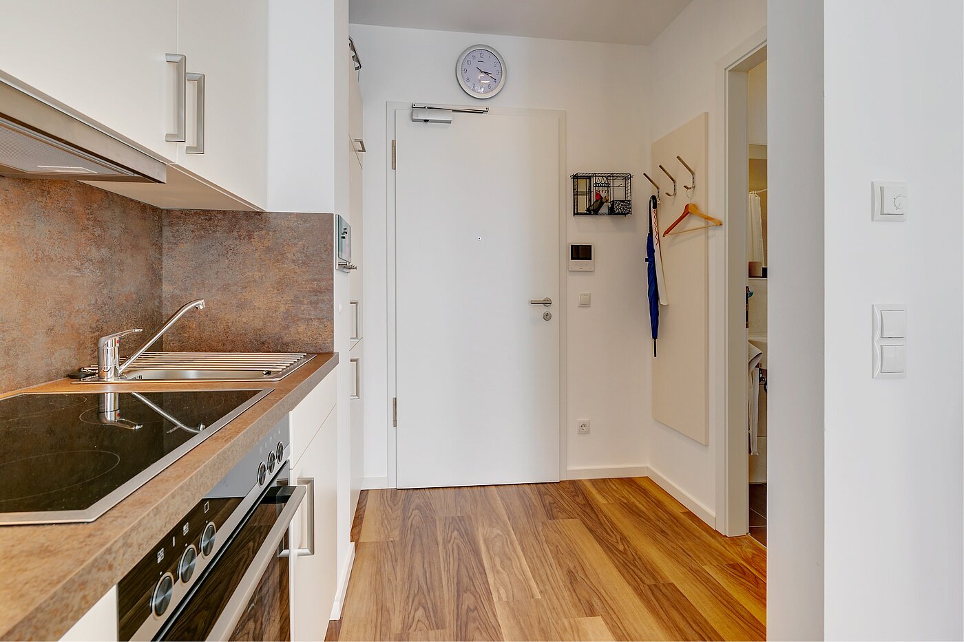 フラット 部屋数 1 部屋 | München-Milbertshofen | 2202ML8 | Eingangsbereich und Bad