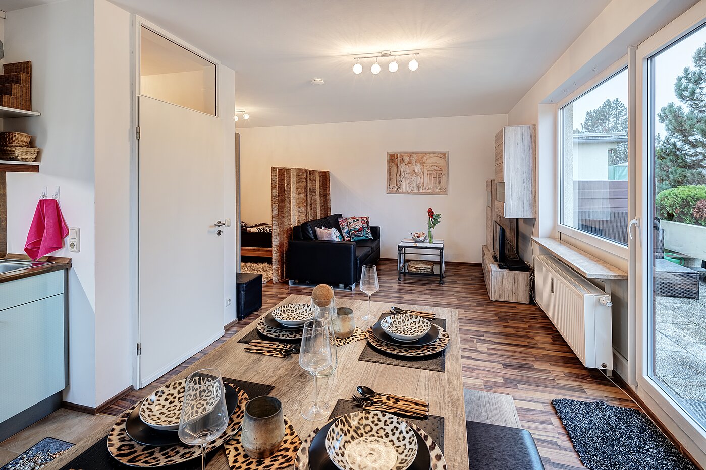 フラット 部屋数 1 部屋 | Karlsfeld | 70460 | Wohn-, Ess- und Schlafbereich