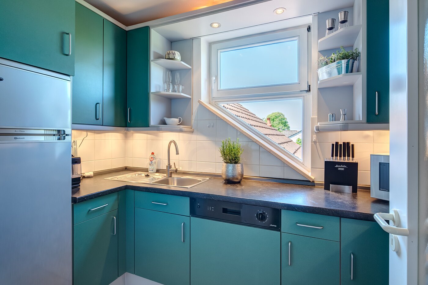 フラット 部屋数 2 部屋 | Neubiberg | 70129 | Küche mit Fenster