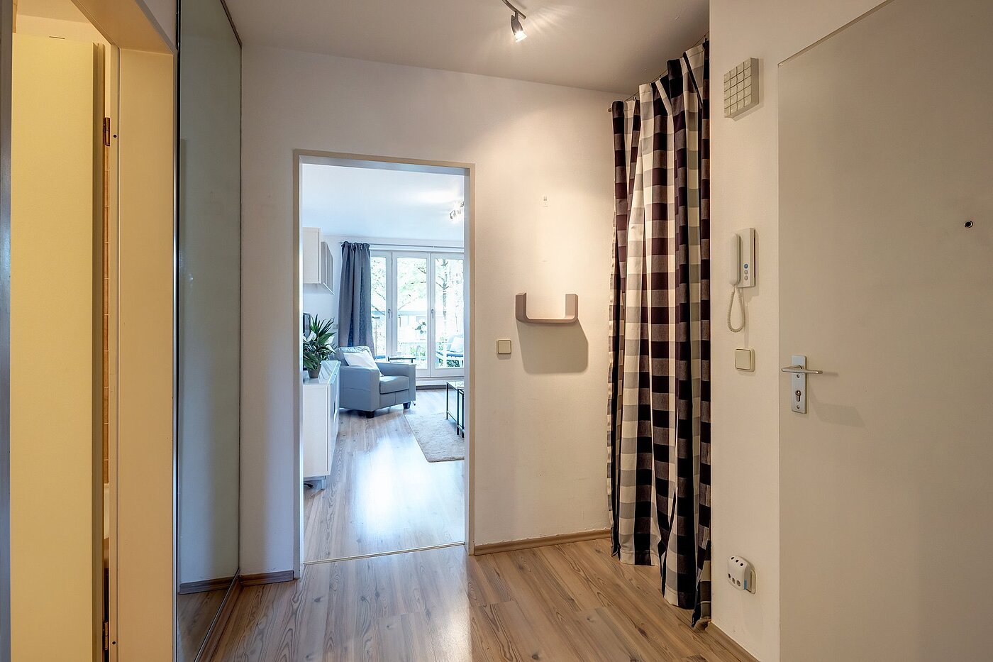 フラット 部屋数 2 部屋 | München-Nymphenburg | 2107ML3 | Flur mit Abstellraum