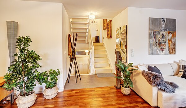角のテラスハウス 部屋数 3 部屋 | Kreuth | 70037 | Offenes Treppenhaus in den Wohnbereich