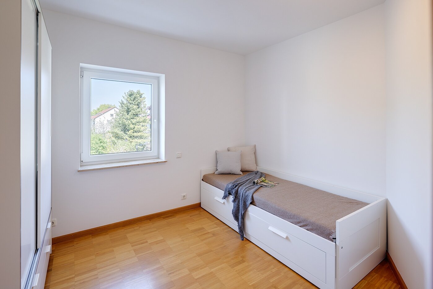 セミ・デタッチド・ハウス（一戸建てを二つに分けた家屋） 部屋数 6.5 部屋 | Unterschleißheim | 70122 | Weiteres Zimmer...