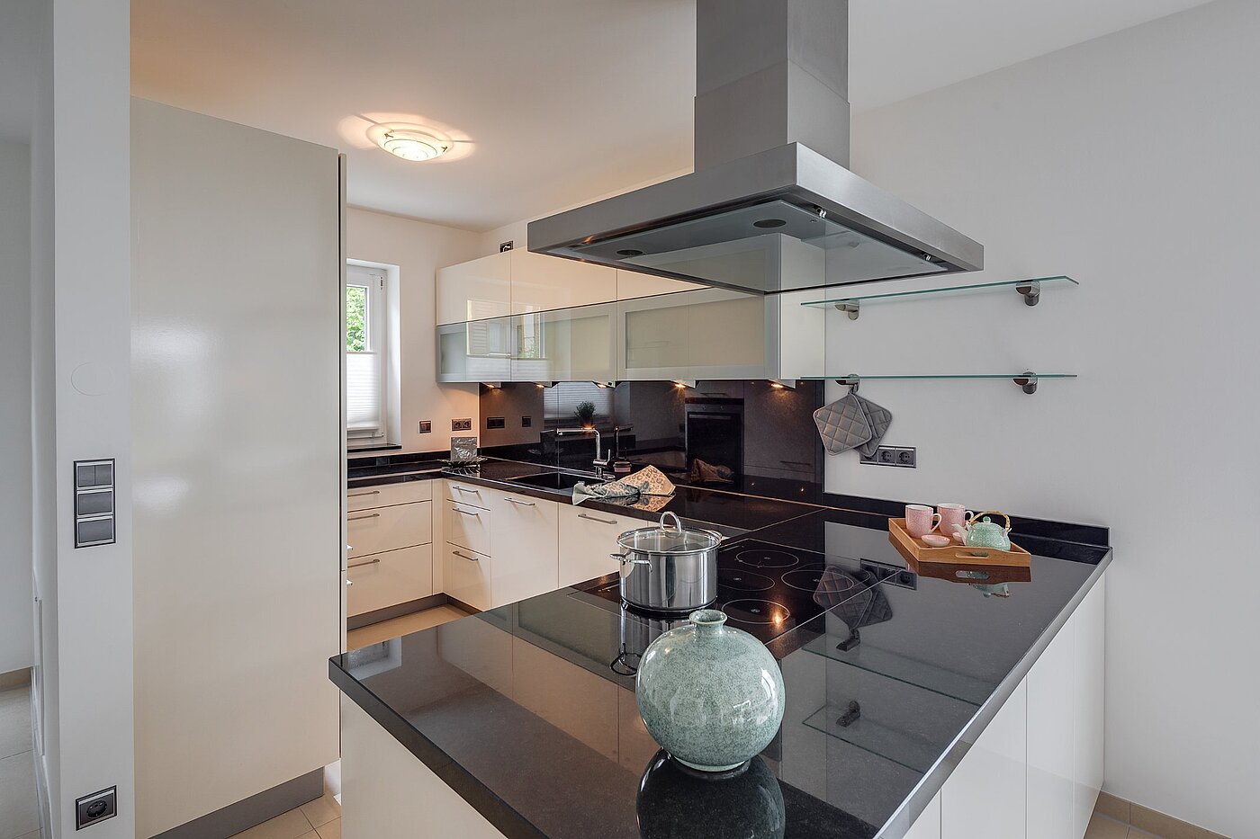 セミ・デタッチド・ハウス（一戸建てを二つに分けた家屋） 部屋数 5 部屋 | München-Aubing | 1905ML4 | Kochinsel