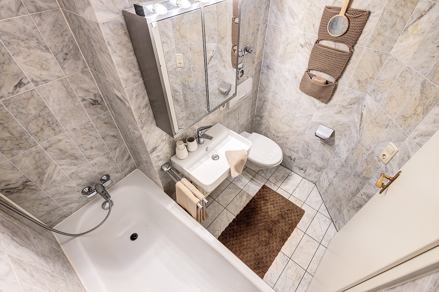 フラット 部屋数 1 部屋 | München-Schwabing | 70249 | ...mit Badewanne