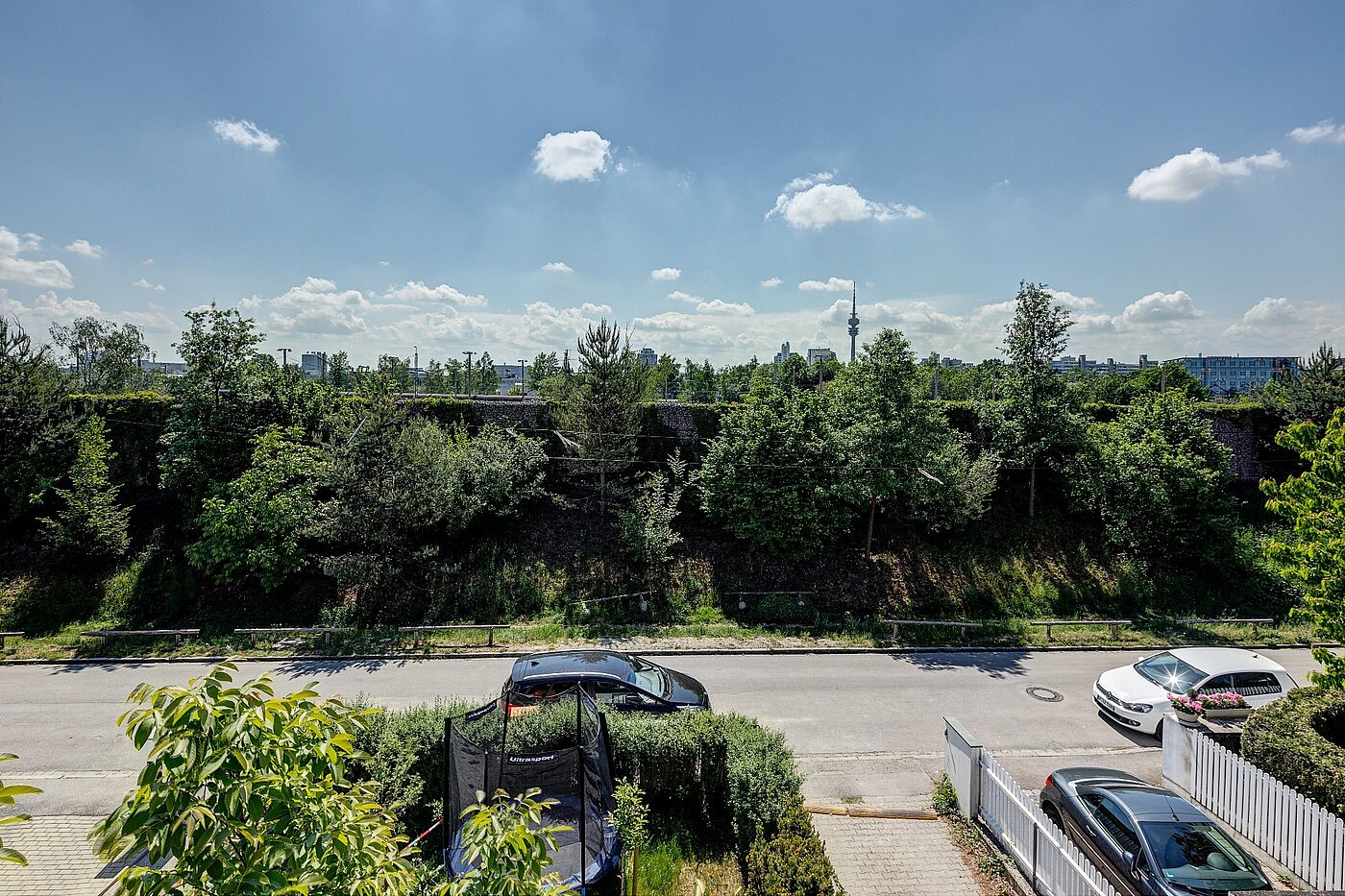 アティック・フラット（屋根裏） 部屋数 3 部屋 | München-Hasenbergl | 1803ML5 | Blick vom Balkon