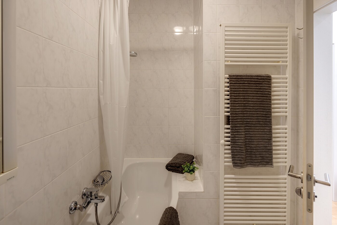 フラット 部屋数 1 部屋 | München-Maxvorstadt | 2206ML5 | ...mit Badewanne