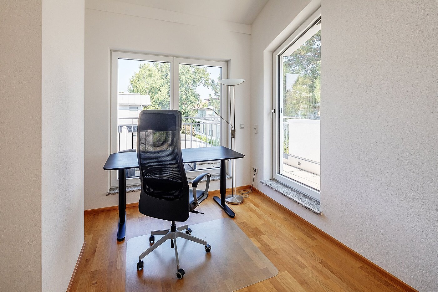 セミ・デタッチド・ハウス（一戸建てを二つに分けた家屋） 部屋数 6 部屋 | München-Pasing | 2007ML5 | Homeoffice-Platz mit...