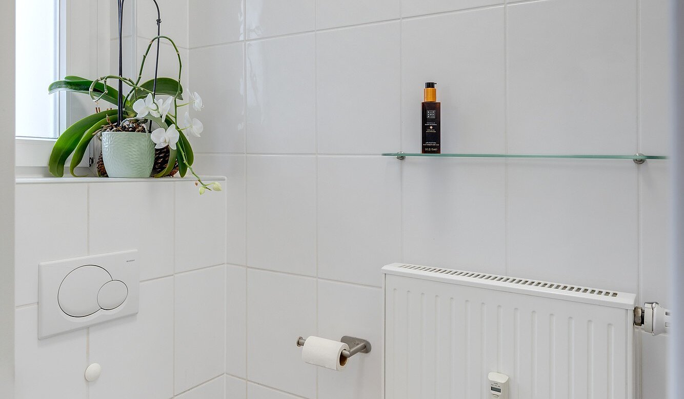 セミ・デタッチド・ハウス（一戸建てを二つに分けた家屋） 部屋数 5 部屋 | Unterföhring | 70119 | Gästetoilette