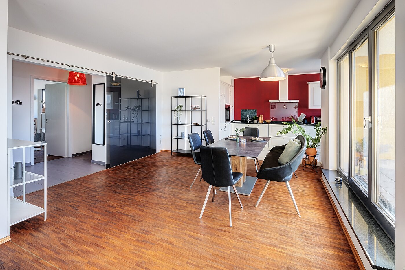 アティック・フラット（屋根裏） 部屋数 3 部屋 | München-Riem | 701701 | Essbereich mit...