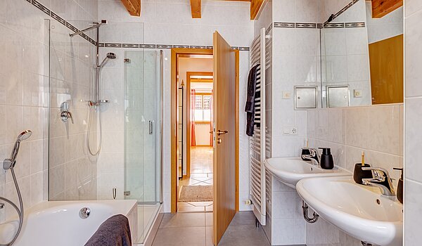メゾネット・マンション（複数階にわたるマンション） 部屋数 3.5 部屋 | München-Trudering | 703911 | ...mit Wanne und Dusche