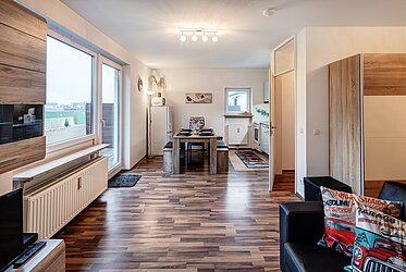 Karlsfeld：家具付き1ルームアパートメント。広いバルコニー付きで、緑豊かな景色が望めます。まもなく空室予定