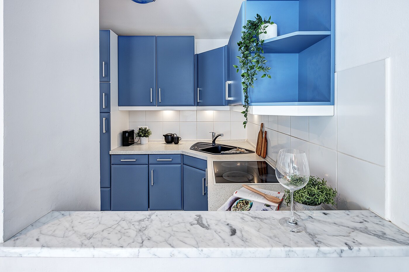 フラット 部屋数 3 部屋 | München-Schwabing | 2202ML12 | Durchreiche in die Küche