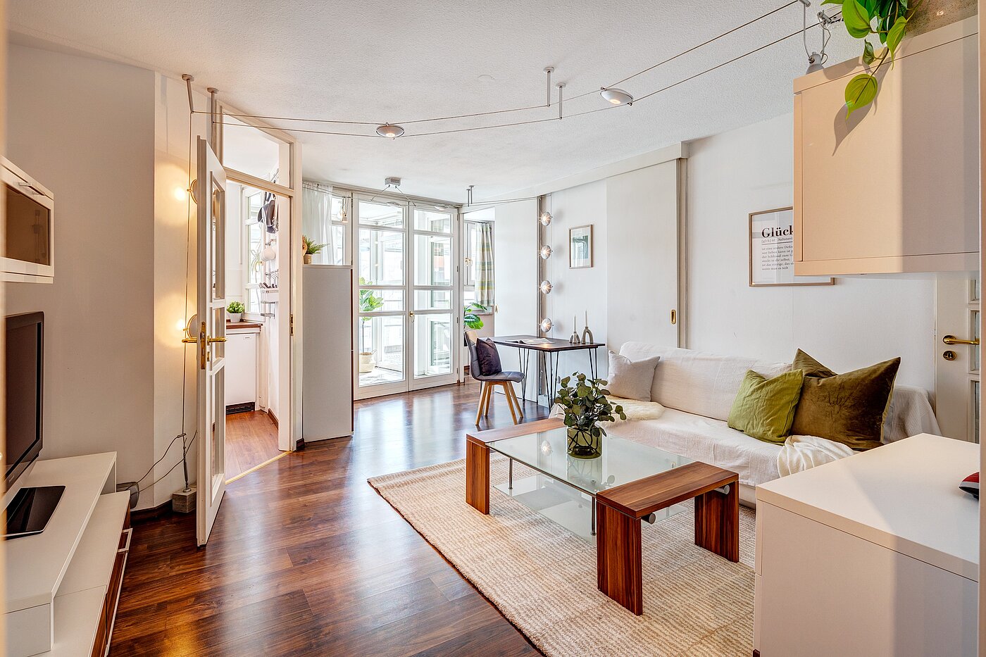 フラット 部屋数 2 部屋 | München-Schwabing | 2205ML71 | Gemütliches, helles Wohnzimmer