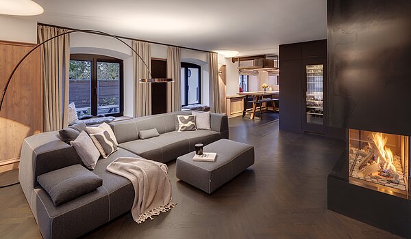 特別物件 部屋数 15 部屋 | Bad Wiessee | 701591 | Chalet I Wohnzimmer mit Kamin