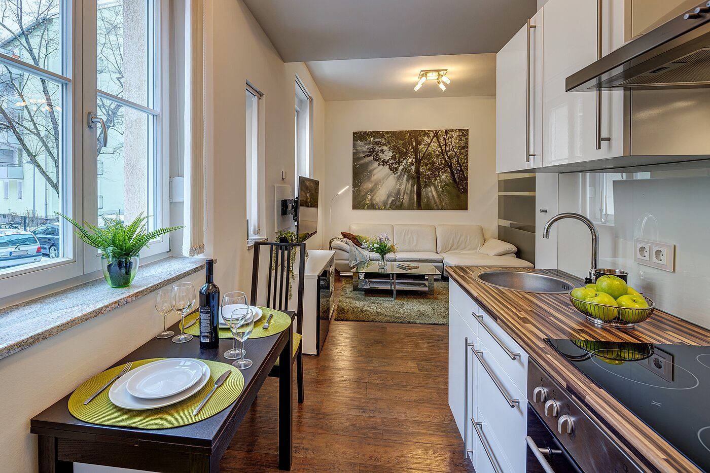 フラット 部屋数 1 部屋 | München-Neuhausen | 70235 | ...zum Wohnzimmer offen...