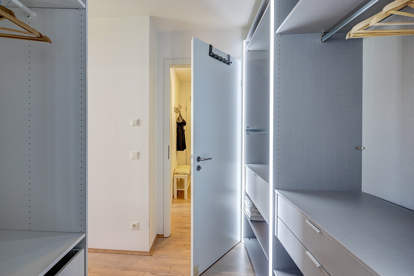 フラット 部屋数 3 部屋 | 70483 | ...Ankleide-/Schankbereich