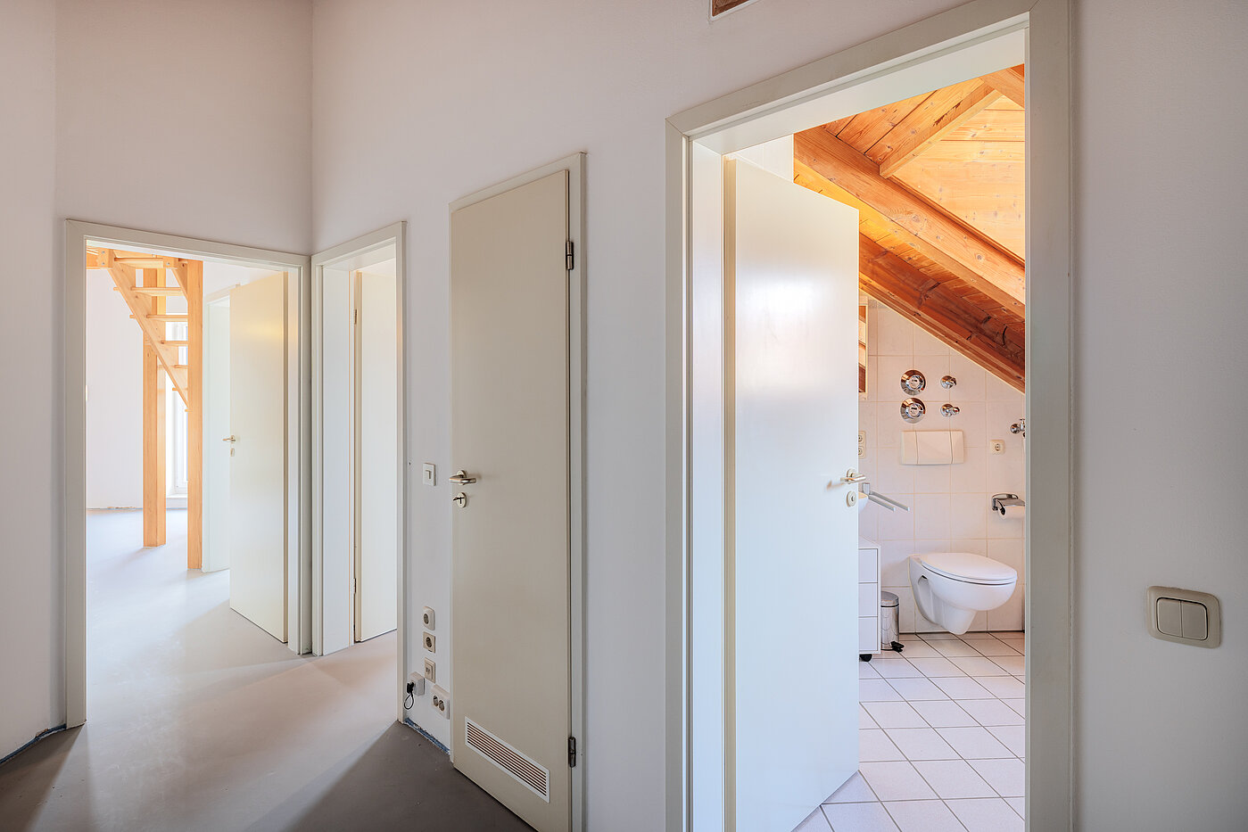 アティック・フラット（屋根裏） 部屋数 2 部屋 | 70314 | Flur