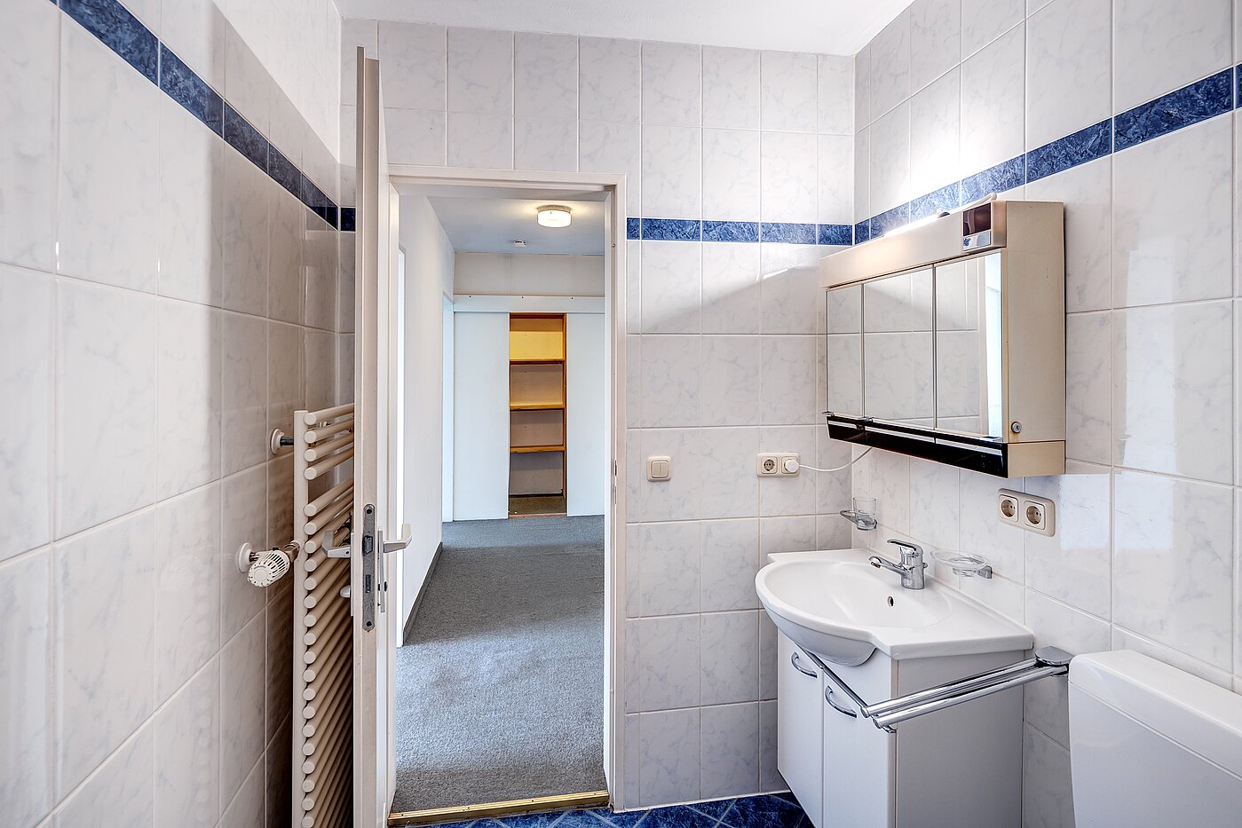 フラット 部屋数 2 部屋 | München-Freimann | 70158 | ...und Handtuchheizkörper