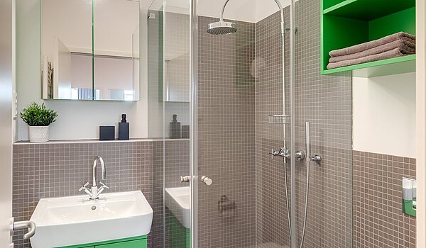 レイズド・グラウンドフロアー（一階が地表よりも高い） 部屋数 3 部屋 | München-Sendling | 2009ML8 | Schickes Duschbad