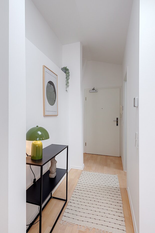 アティック・フラット（屋根裏） 部屋数 1 部屋 | München-Sendling | 700402 | Großzügiger Eingangsbereich