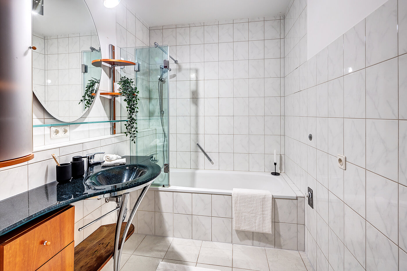 フラット 部屋数 2.5 部屋 | 70018 | ...Badewanne