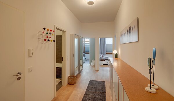 レイズド・グラウンドフロアー（一階が地表よりも高い） 部屋数 3 部屋 | München-Sendling | 2009ML8 | ...Schreiner-Sideboard