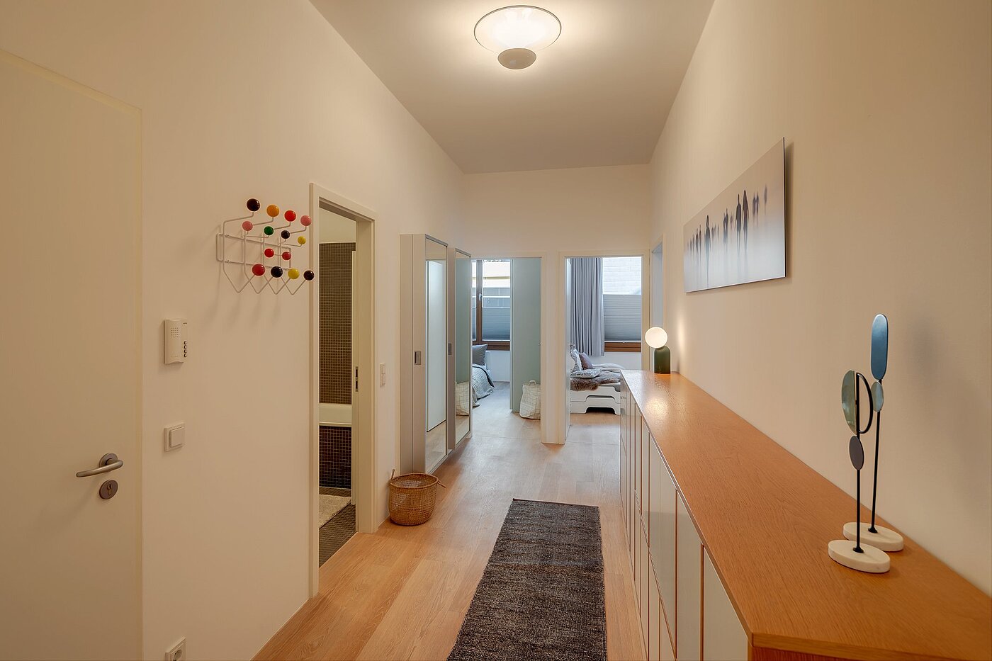 レイズド・グラウンドフロアー（一階が地表よりも高い） 部屋数 3 部屋 | München-Sendling | 2009ML8 | ...Schreiner-Sideboard